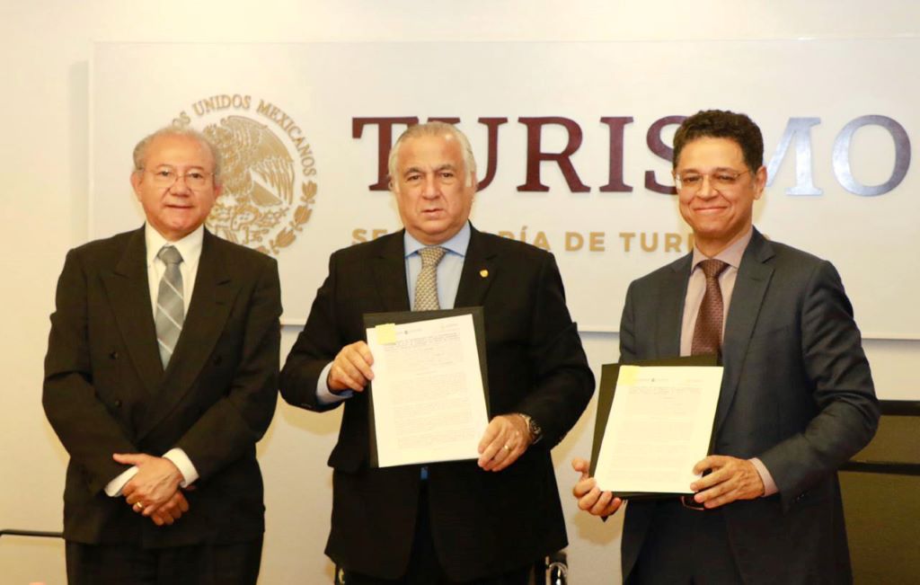  Miguel Torruco Marqués y César Hernández Ochoa