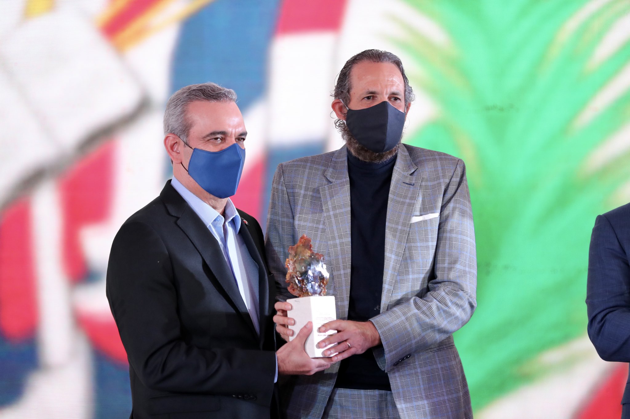 Abinader y Juan Luis Guerra