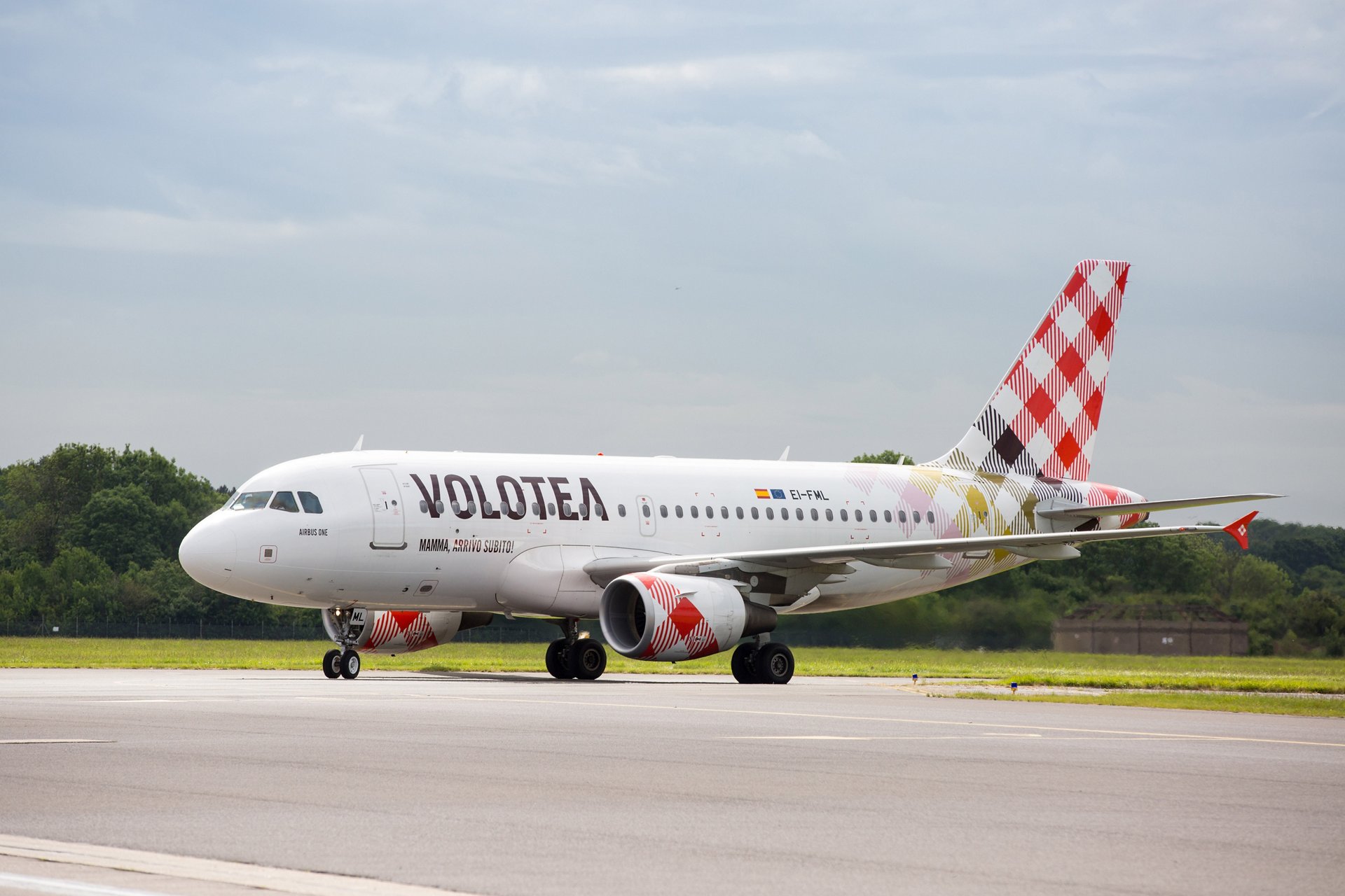 avión de Volotea en la pista