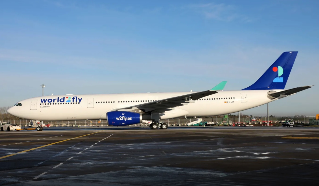 avión de World2Fly en la pista