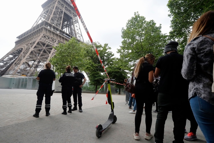 torre-eiffel-escalador