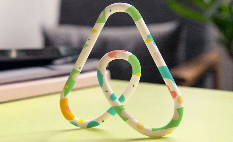 Barcelona sanciona a Airbnb