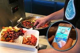 La app que te permite comer barato lo que los restaurantes van a tirar