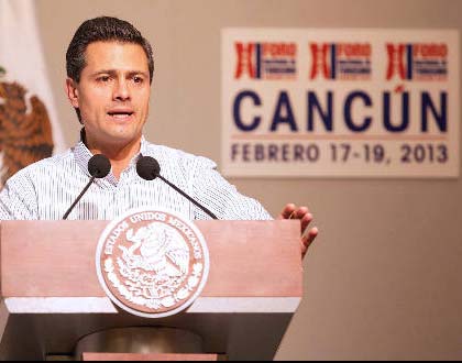 Presidente de México anuncia inversiones por 100 mil millones de pesos en el sector turístico