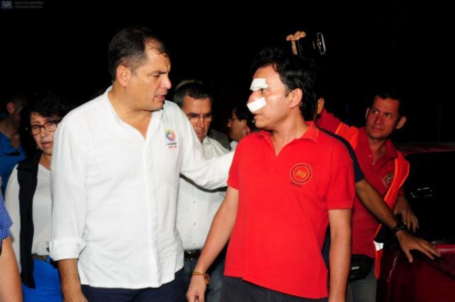 Aumenta a 413 el número de muertos por el terremoto en Ecuador